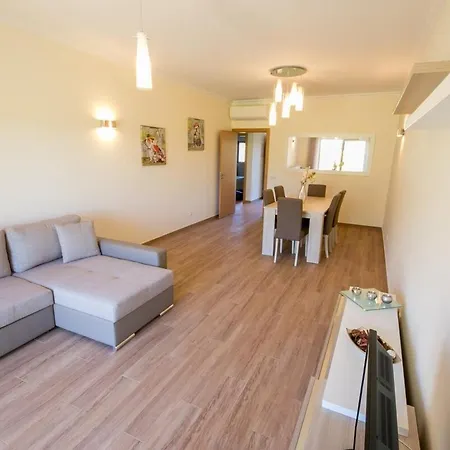 Marina Garden 酒店 *