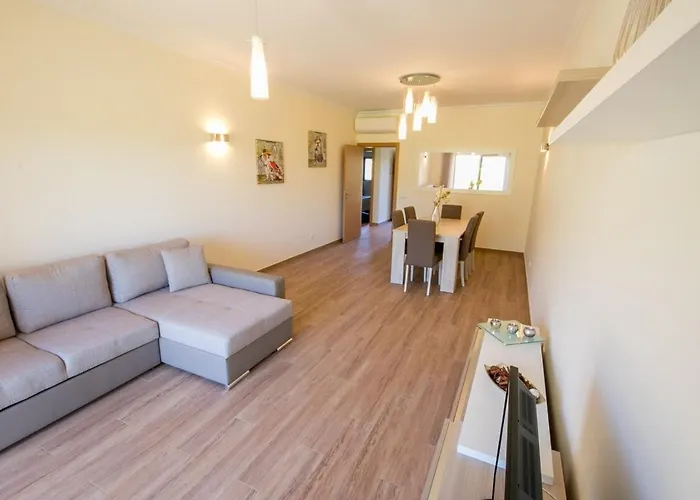 Marina Garden Hotel *